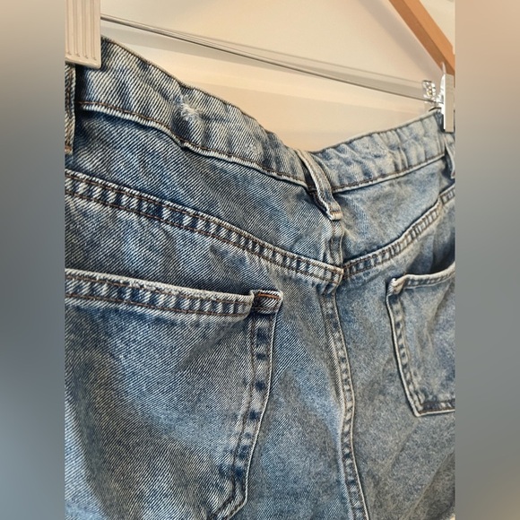 Distressed Denim Shorts | High Performance Wear | EUR 40/US 12 - Picture 5 of 7